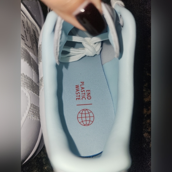 Adidas shoes - Picture 4 of 12